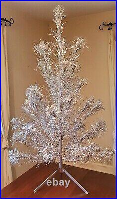 Vintage 60's 4' Aluminum Christmas Tree Consolidated Novelty 34 Branches withBox