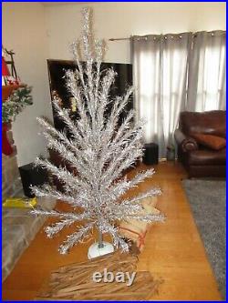 Vintage Aluminum Christmas Tree 7 Foot 61 Branch with Box (K323)