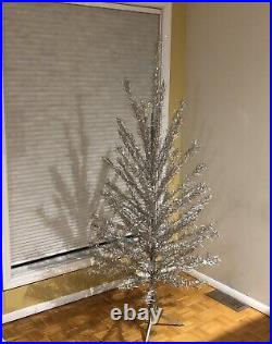 Vintage E. S. Swirl Aluminum Taper Christmas Tree 6' 67 Branches with Box EXC