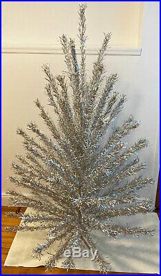 Vintage EVERGLEAM 94-Branch SILVER ALUMINUM CHRISTMAS TREE with Box and Sleeves