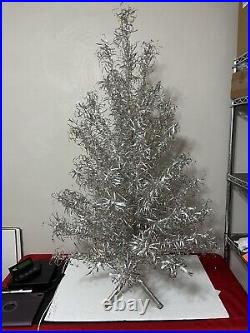 Vintage Evergleam 4 Ft. Silver aluminum christmas tree, Orig. Box