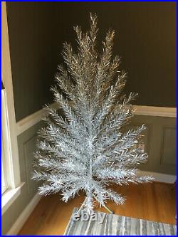 Vintage Evergleam 4906 6 Ft 94 Branch Pom Pom Aluminum-Silver Christmas Tree