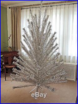 Vintage Evergleam Silver Aluminum Pom-Pom Christmas Tree 8' Ft 121 Branch LOOK