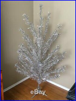 Vintage Silver 6 ft Aluminum Christmas Tree In Original Box Sapphire By Regal