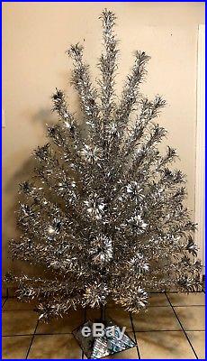 Vintage Silver Forest 6 Ft. ALUMINUM CHRISTMAS TREE with BOX Excellent