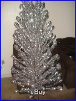 Vintage Splender Silver Pom Pom Aluminum Christmas Tree 5 Feet Tall Boxed