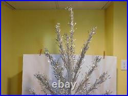 Vintage Splendor 4-1/2' Aluminum Christmas Tree with Curl Twist Needles