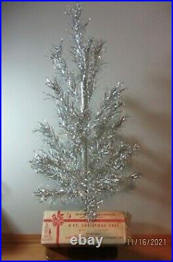 Vintage Stainless Aluminum Christmas Tree Evergleam Swirl 4' FT 31 Branch 1950's