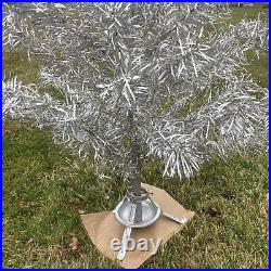 Vintage Tomar Arctic Diamond 4.5 ft 49 Branch Stainless Metal Silver Tinsel Tree