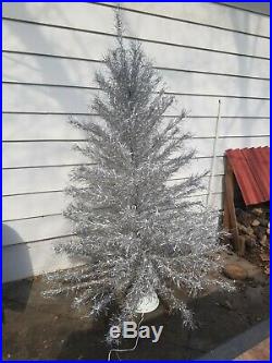 Vtg 6' Evergleam Silver Aluminum Holly Time Rotating Christmas Tree 151 Branches
