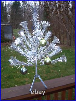 Vtg Delicate 2.5 Ft Neat! Retro Silver Keystone Branches Aluminum Xmas Tree #222
