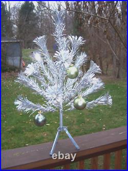Vtg Delicate 2.5 Ft Neat! Retro Silver Keystone Branches Aluminum Xmas Tree #222