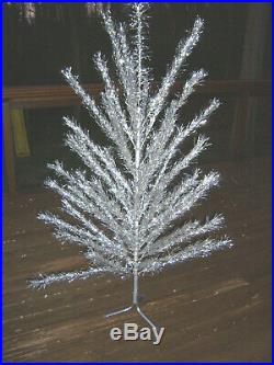 Vtg Neat Collector's Metal Pole Regal Silver 6 Ft Stainless Aluminum Xmas Tree