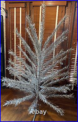 Vtg Regal Sapphire Aluminum Christmas Tree 6ft Model 526 Complete + Tattered Box
