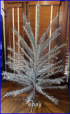 Vtg Regal Sapphire Aluminum Christmas Tree 6ft Model 526 Complete + Tattered Box