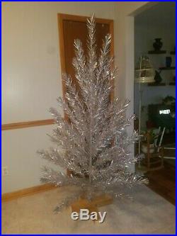 Vtg Silver Glow Aluminum Christmas Tree 6 1/2 Foot, 61 Branches, Original Box