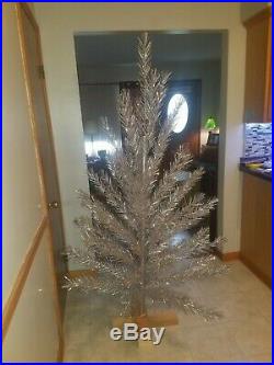 Vtg Silver Glow Aluminum Christmas Tree 6 1/2 Foot, 61 Branches, Original Box