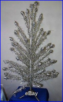 Vtg Sparkler Pom-Pom Aluminum Christmas Tree 6 Foot Silver M-655 with Box