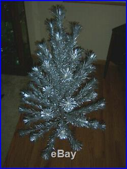 Vtg Vtg Neat Evergleam Frosty Fountian Silver 4ft Stainless Aluminum Xmas Tree